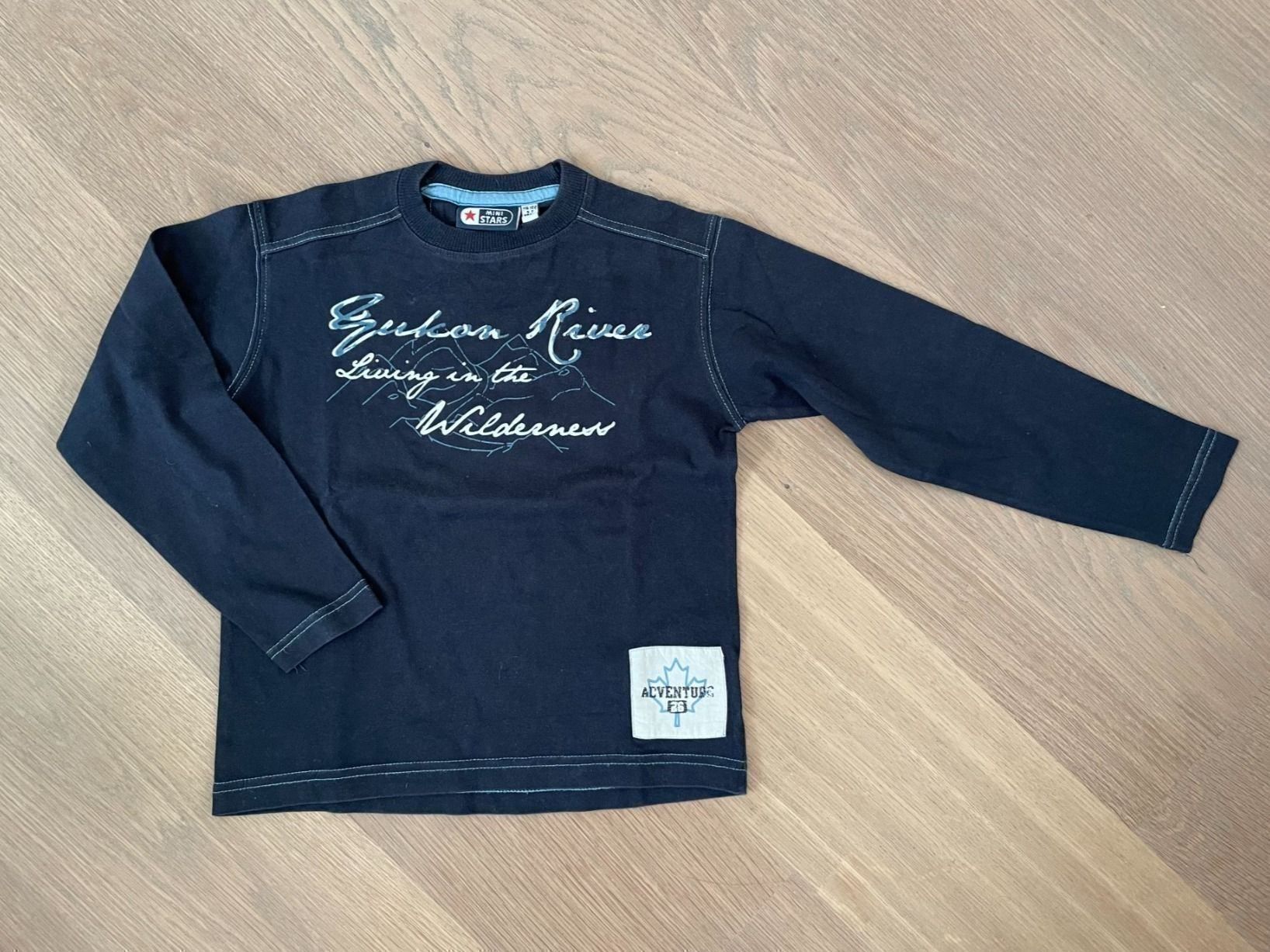 Pulls et sweat-shirts: Pullover, mini Stars, Gr. 116-122 – D'occasion à Rüschlikon par user999