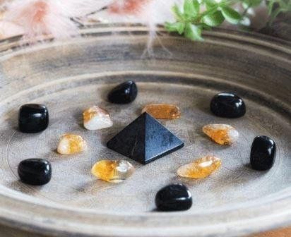 Minerali & Pietre curative: Crystal Grid - Schungit Power – Nuovo e nell'imballaggio originale da Mauren venduto da Yeelen 1