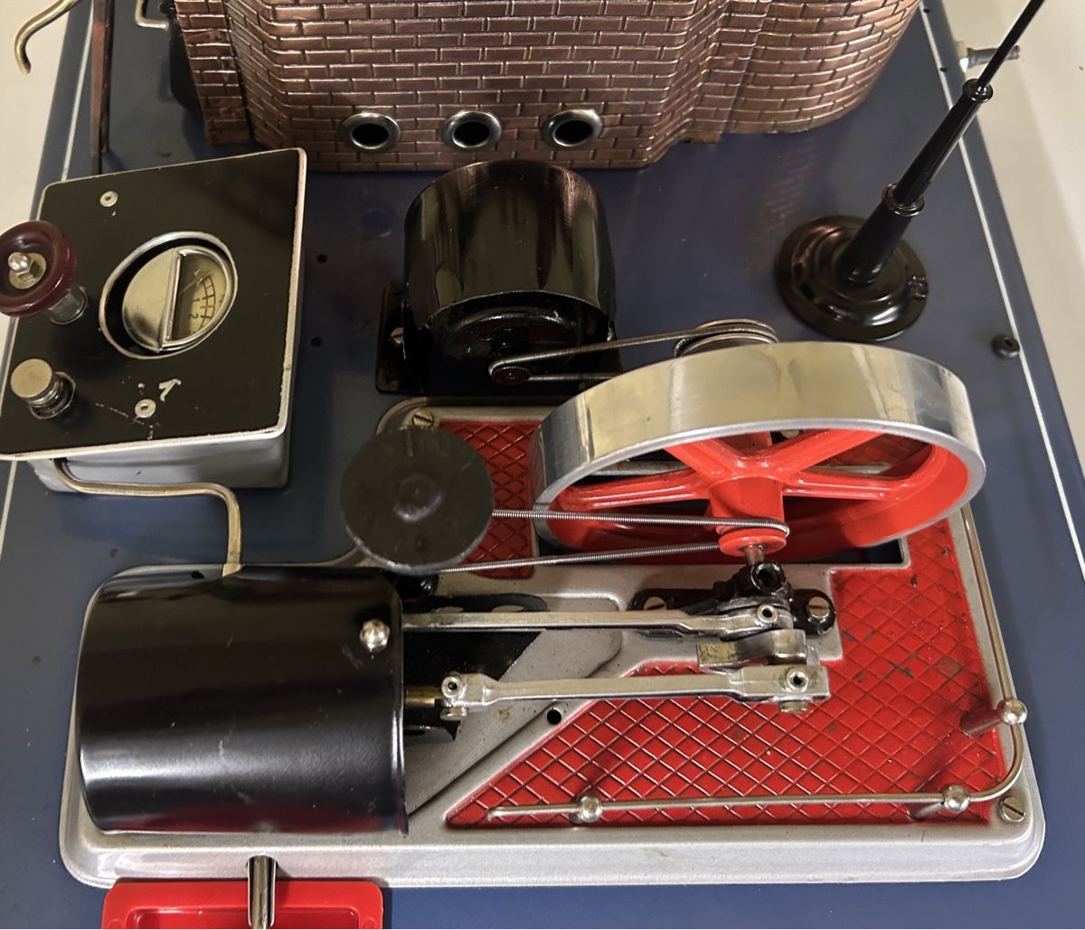 Wilesco Kit di modellismo & Modellini statici: Wilesco -D24 mit Gasfeuerung – Usato da Niederscherli venduto da dampfueli 3