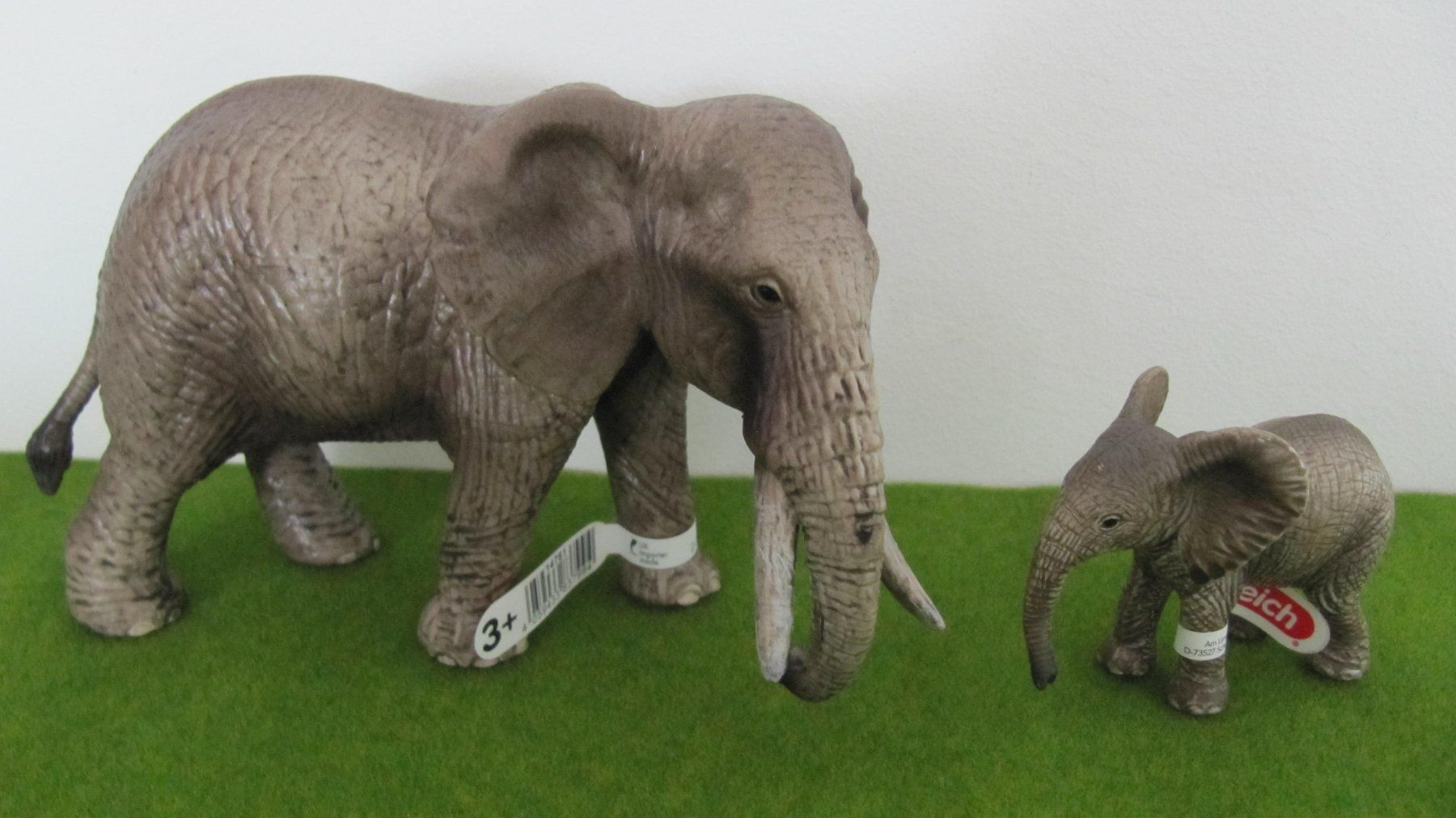 Spielzeuge: Schleich Elefant mit Jungtier – Neu (gemäss Beschreibung) aus Brunnen von Kiwiland1