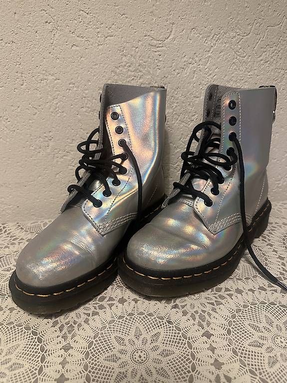 Scarpe da donna: Dr Martens 37 – Usato da Männedorf venduto da Siron
