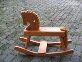 Schaukelpferd aus Holz Schaukel Pferd