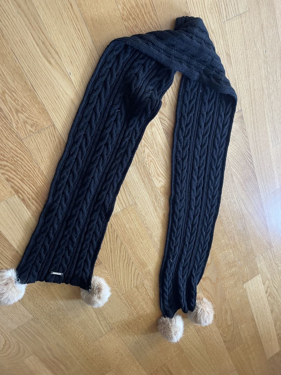 Foulard & Sciarpe: Schal Schicker Winter Schal, schwarz, mit Pelzbommel – Usato da Rüschlikon venduto da Lajniii