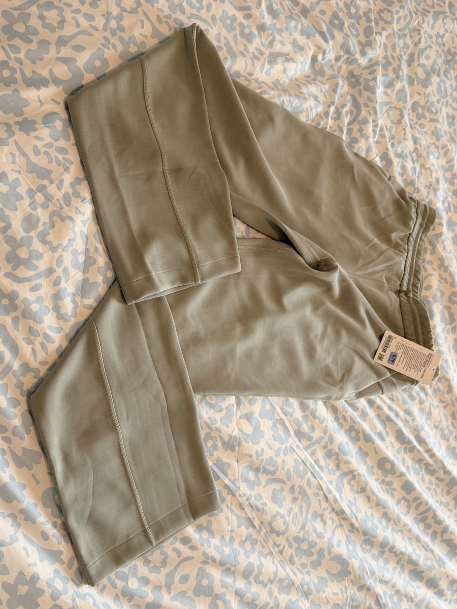 Lululemon Pantalons: Lululemon Softstreme HR pants - size 6 – Neuf (Voir description) à Regensdorf par Let-me-win-please