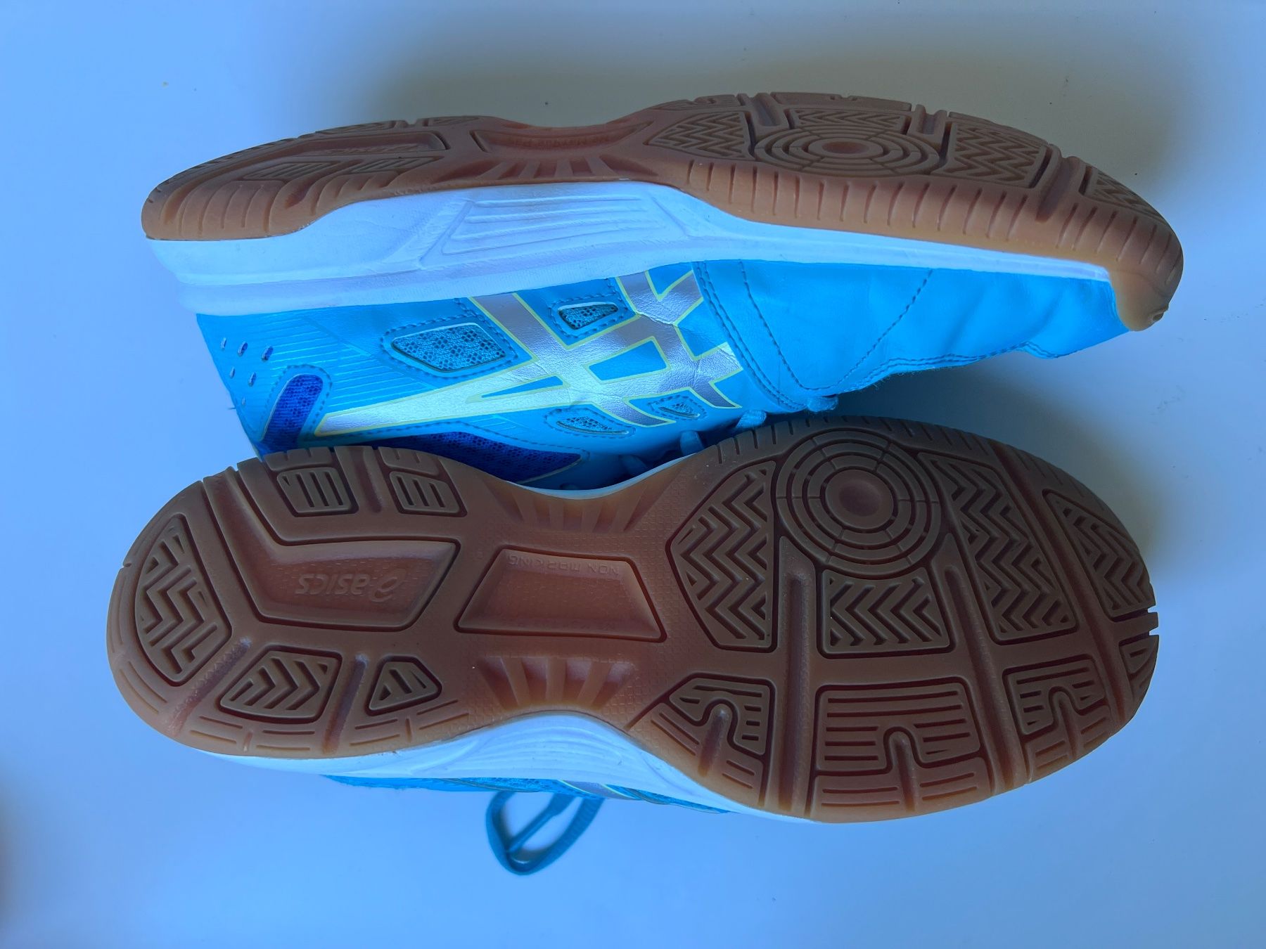 Asics Scarpe da uomo: Asics Hallenschuhe Grösse 39 – Usato da Flims Waldhaus venduto da Binia13 1