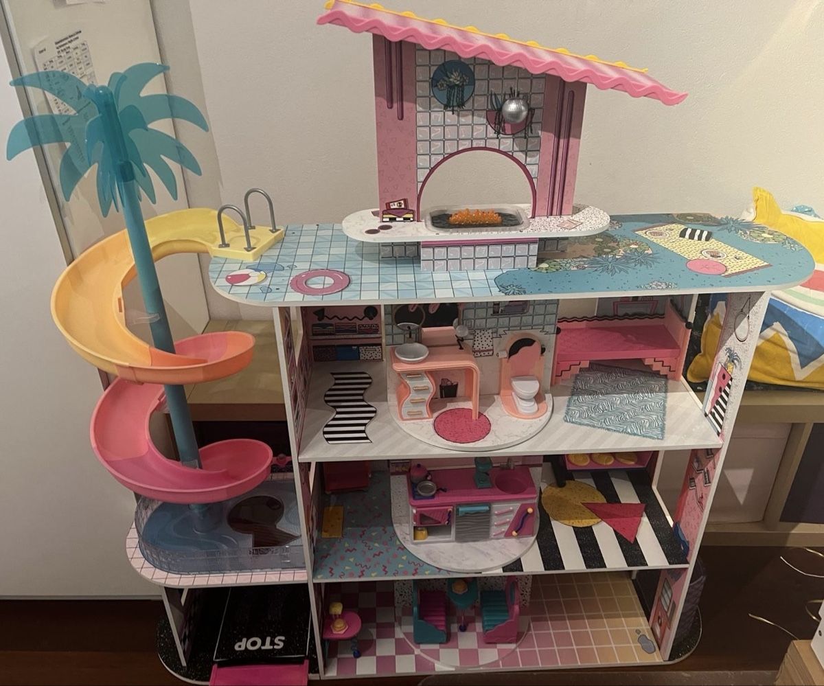 MGA Puppenhäuser & -möbel: L.O.L. Puppenhaus – Gebraucht aus Zug von JET09