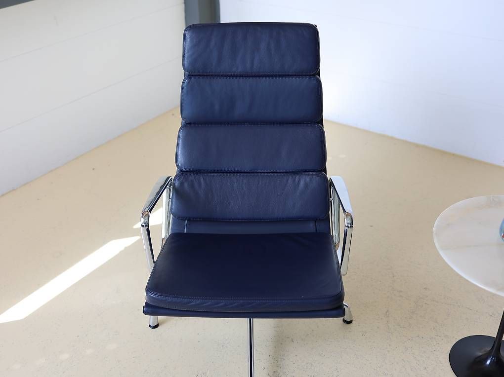 Vitra Sessel: VITRA Soft Pad Sessel EA 222 in Dunkelblauer Farbe – Gebraucht aus Meinisberg von atelier_TILIJA 1