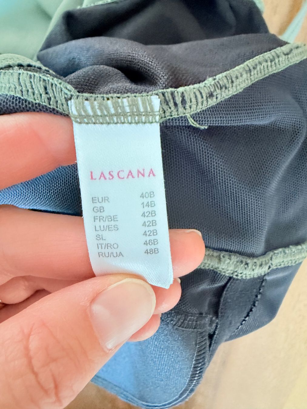 Lascana Costumi da bagno & Bikini: Badekleid von Lascana, Grösse 40B – Usato da Haslen AI venduto da s176 7