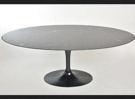 Eero Saarinen Tulip Table oval