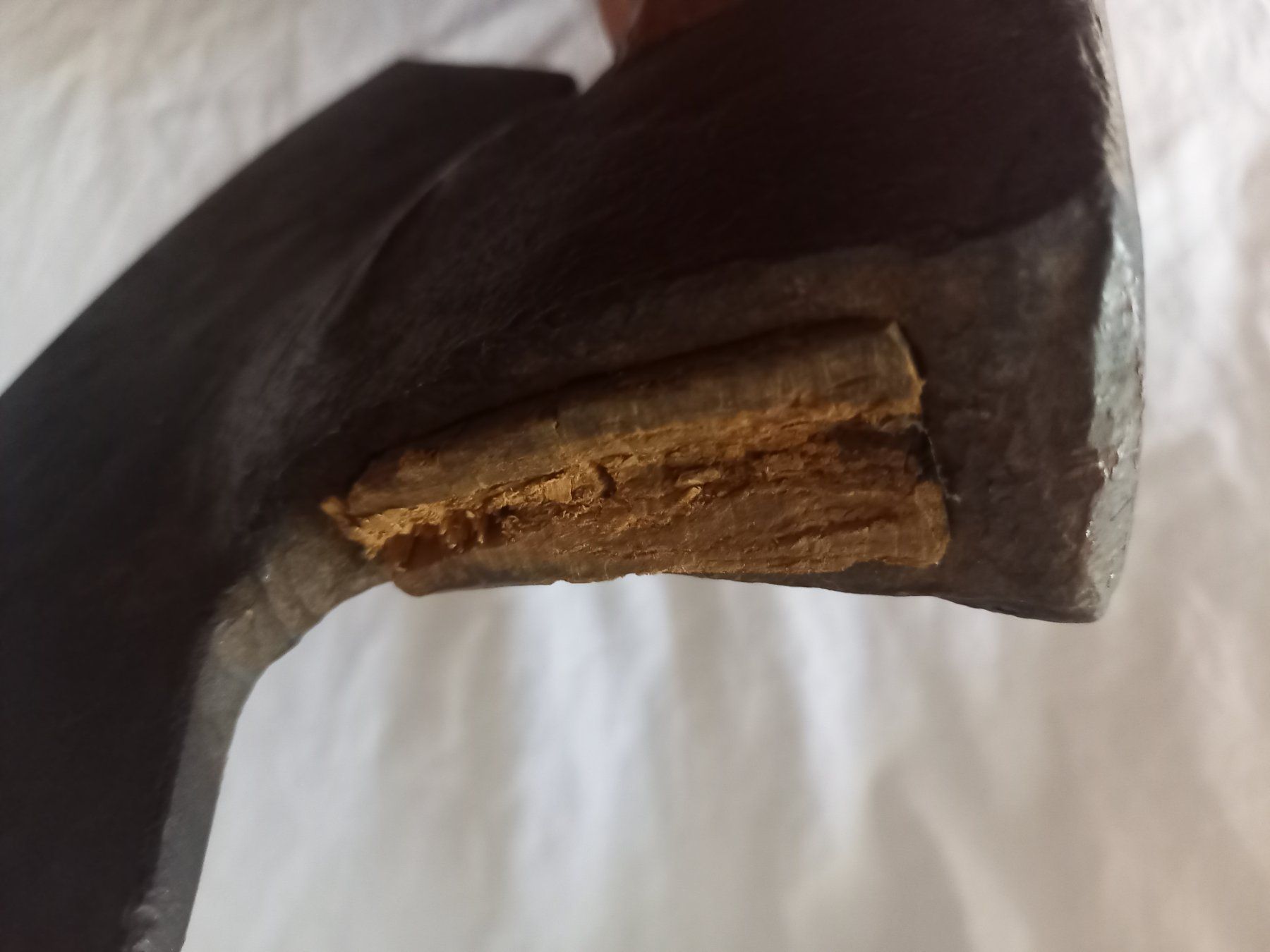 Tutti gli attrezzi: Doloire, hache ancienne de charpentier – Usato da Rossens FR venduto da Souris1 7