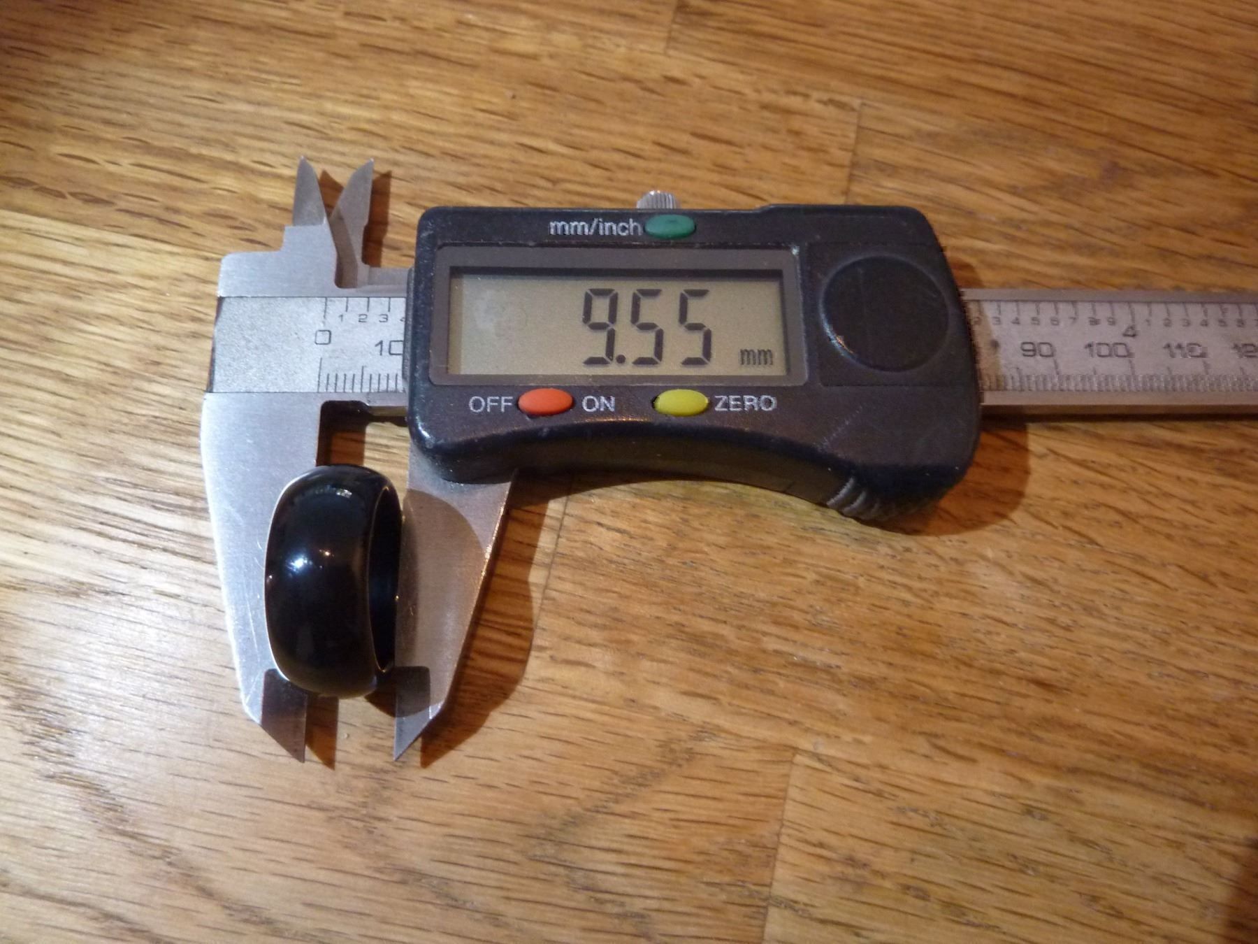 Anelli: RING SCHWARZ KLASSISCH GLANZ 17.8mm – Nuovo (secondo la descrizione) da Hochfelden venduto da swissice 4
