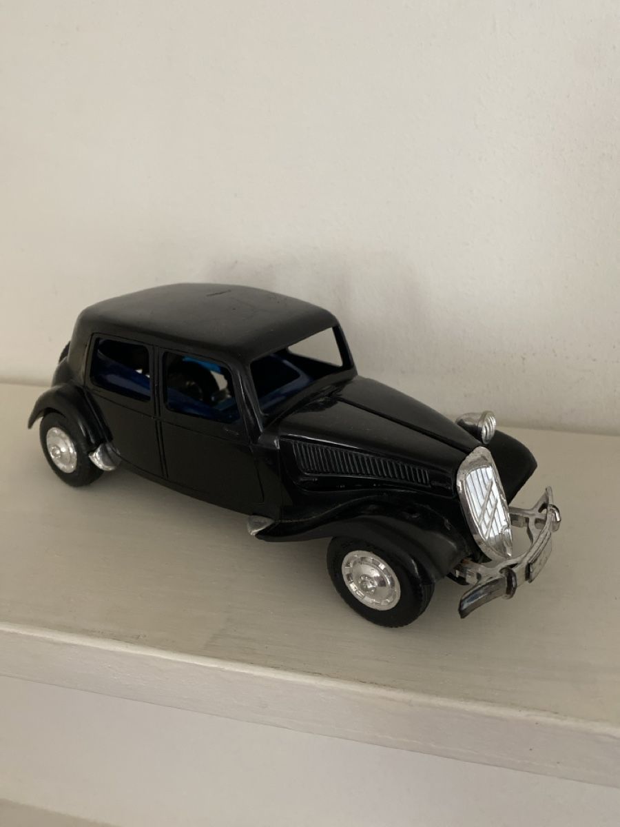 Voitures modèles: Altes Kunststoffauto – D'occasion à Hinwil par Familie_99 1