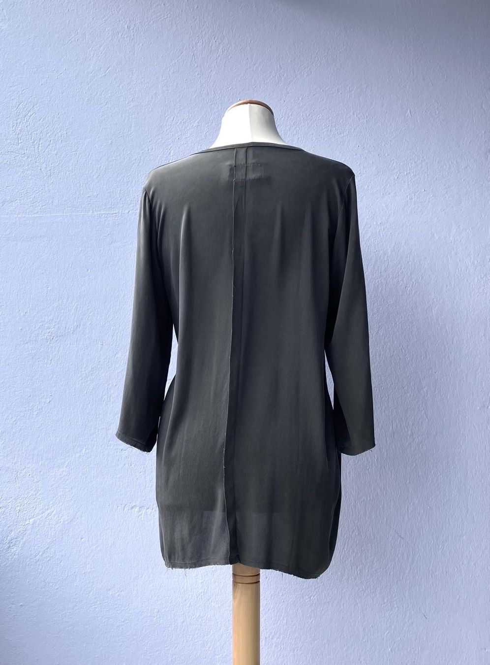 Camicette: Graue Seidenbluse, Grösse M/L – Usato da Olten venduto da astettler01 2