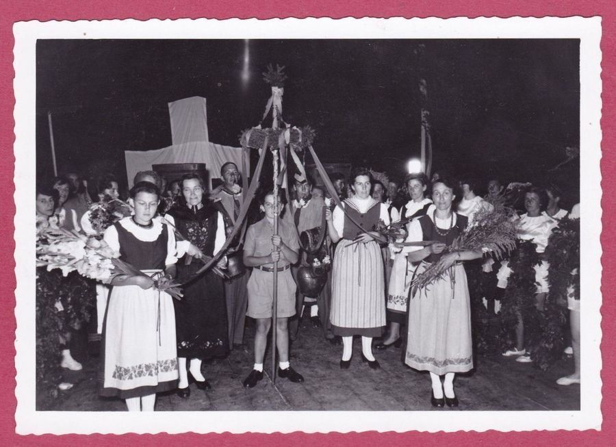Cartoline postali: Bad Ragaz, Umzug oder Prozession um 1950 – Usato da Frauenfeld venduto da POML