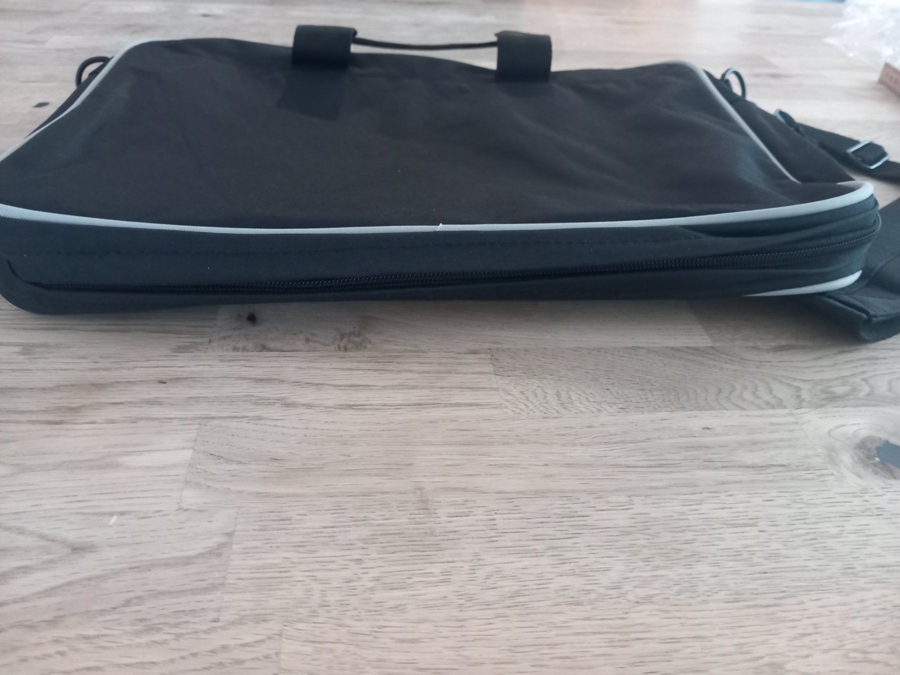 Borse: Laptop/Umhängetasche – Nuovo e nell'imballaggio originale da Thun venduto da Beas-Allerlei 1