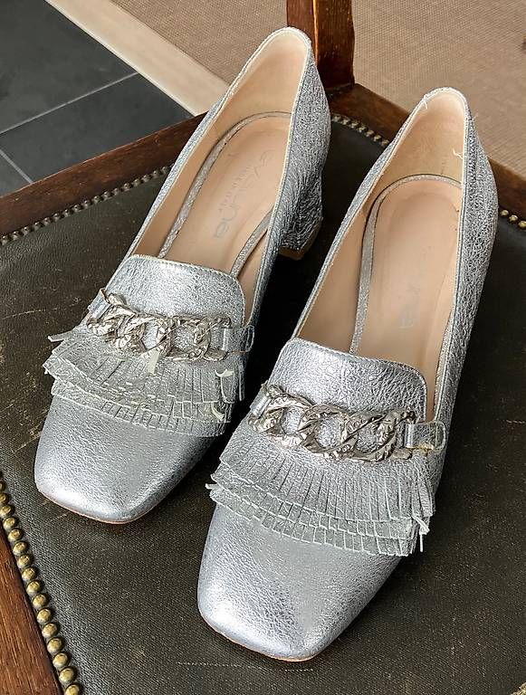Scarpe da donna: Schuhe - Damenschuhe - Leder - Silber Gr. 37.5 – Usato da Winterthur venduto da pompea