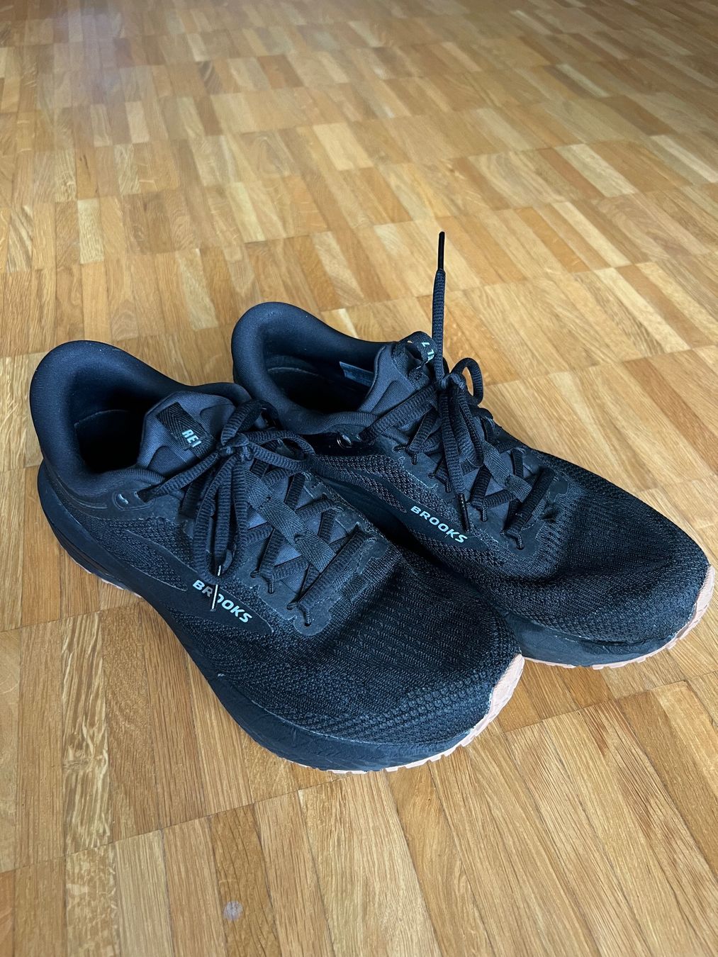 Brooks Scarpe da uomo: Brooks Revel 7 42,5 schwarz – Usato da Reinach venduto da tde_w7xg