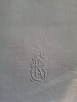 Schlichter, antiker Vintage Kissenbezug mit Monogramm