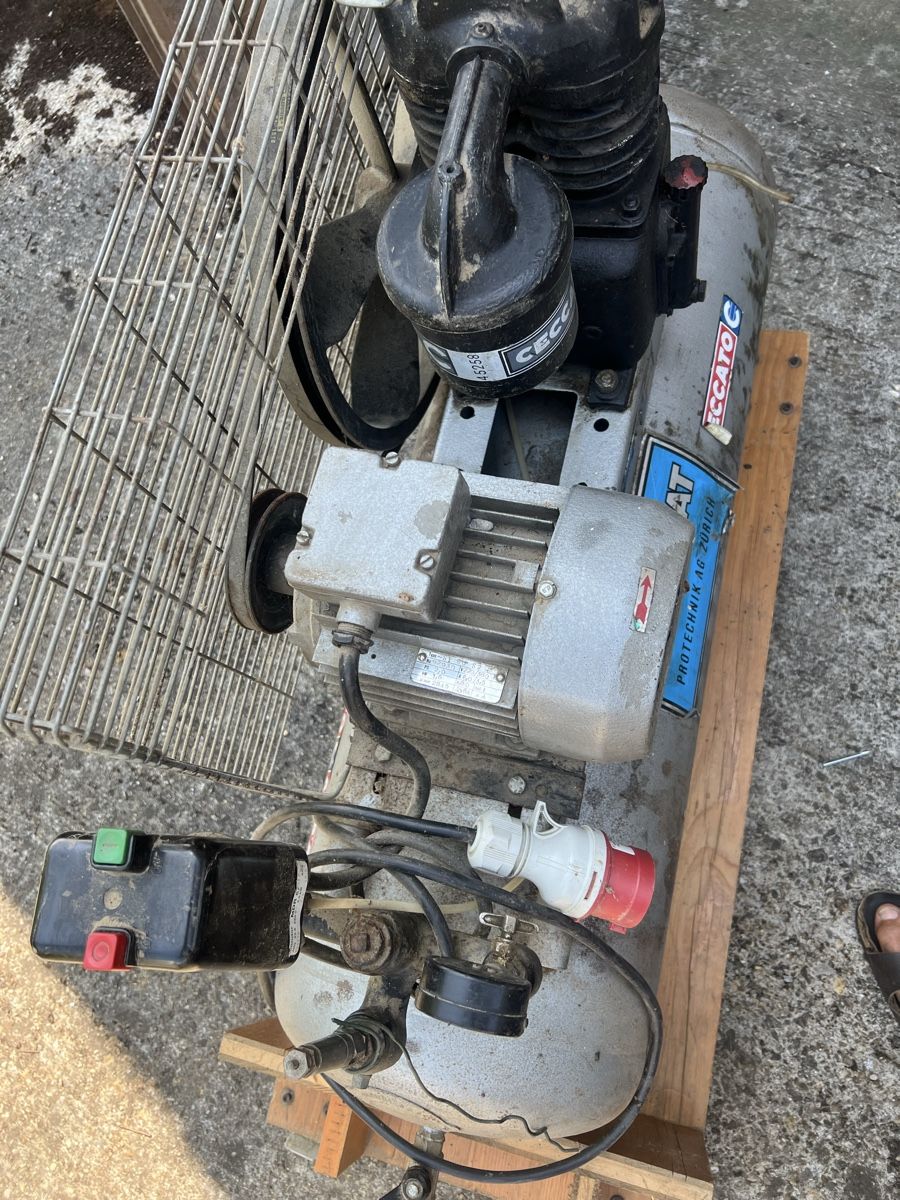 Compressori: Grosser Kompressor auf Rädern  – Usato da Dinhard venduto da Stahlguss 3