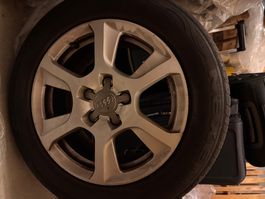 Audi Alufelgen mit Sommerreifen 225/55 R16 gebraucht