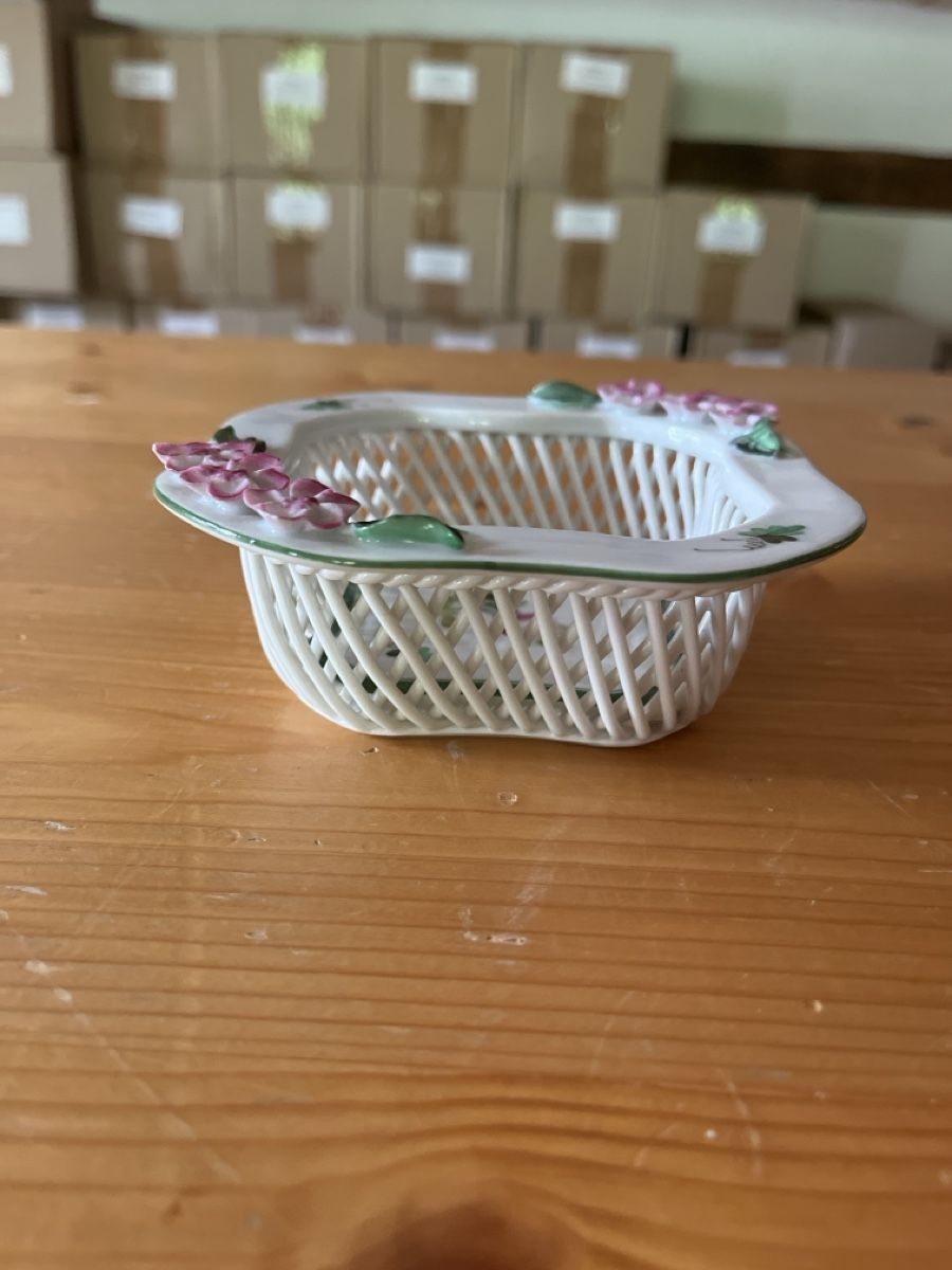 Assiettes: Dekorative Keramikschale mit Blumenmotiv – D'occasion à Fischenthal par luc_82dg 1
