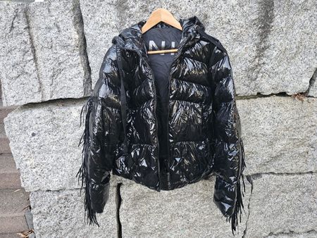 PINKO Damen Pufferjacke Glanz Schwarz mit Fransen – Gr. 38 
