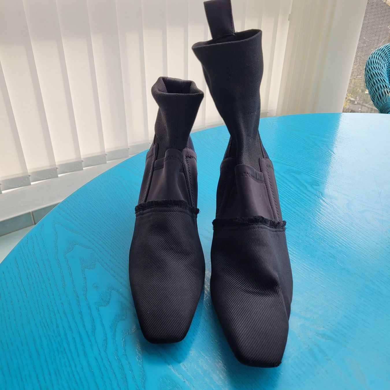 H&M Scarpe da donna: Schwarze Stoff-Stiefeletten, Grösse 41, Stretch, elegant – Nuovo (secondo la descrizione) da SCHÜBELBACH venduto da CoKaHa 1
