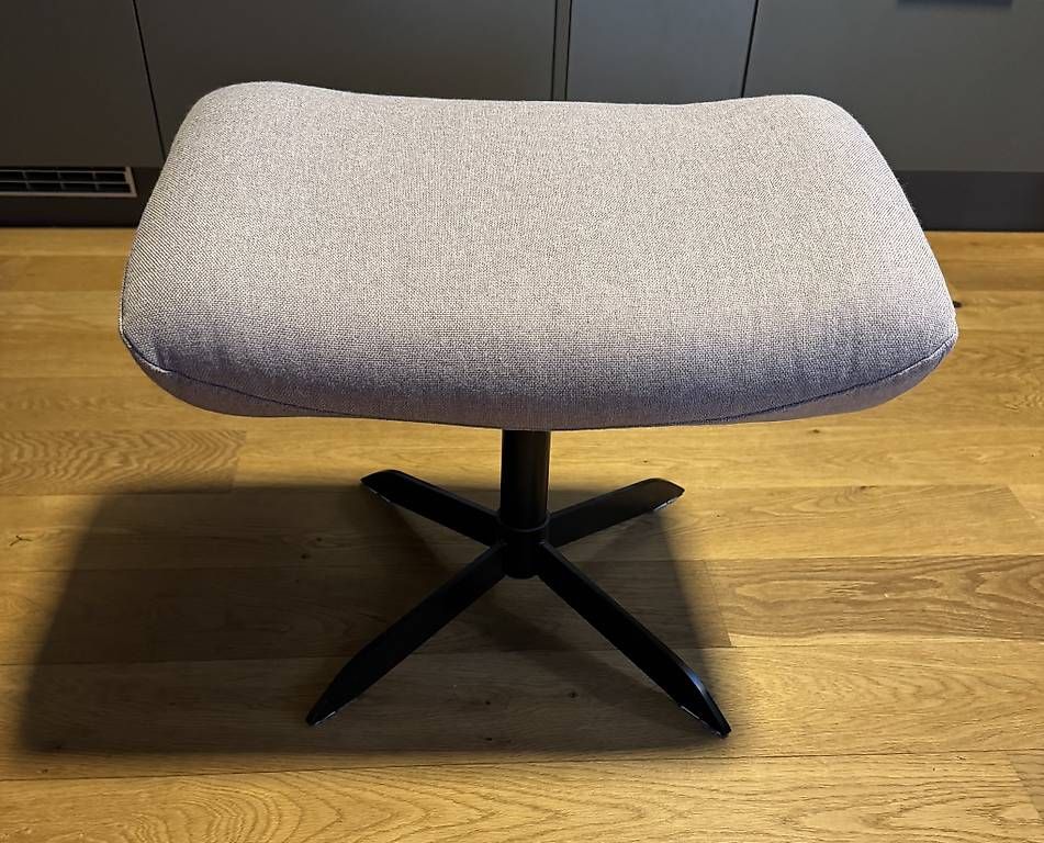 Bolia Sgabelli: Bolia Saga Fusshocker Hocker – Usato da Widnau venduto da Ajsa-Emin