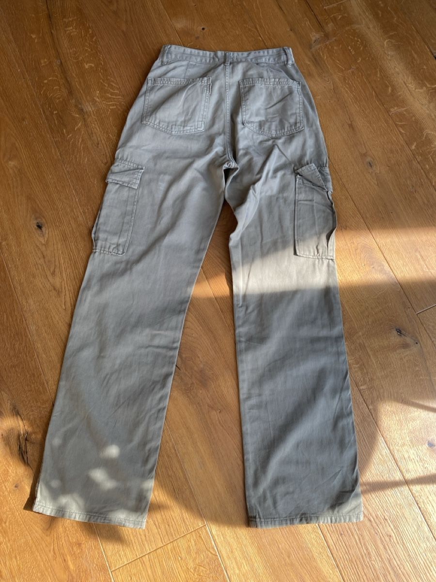 Stradivarius Pantaloni: Stradivarius Hose Gr 38 olive – Usato da Widnau venduto da schetti12 3