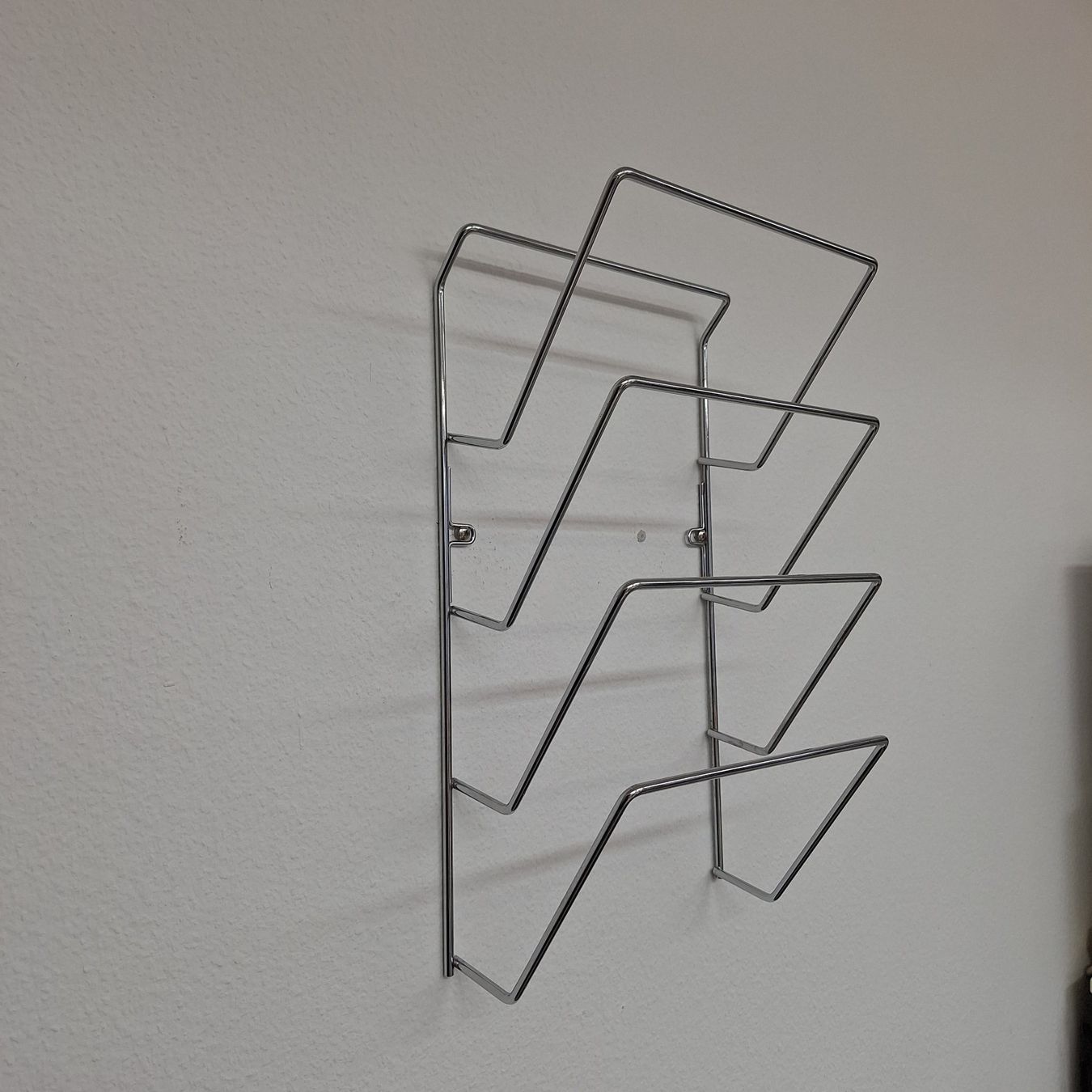 Étagères: Wand-Zeitungshalter verchromt, 4 Fächer – Neuf (Voir description) à Spreitenbach par ric_hyq6 7