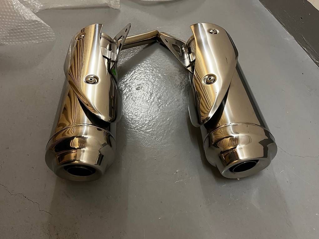 Triumph Échappements: Endschalldämpfer Triumph Street Triple 2009 – Neuf (Voir description) à Baar par tiggalot
