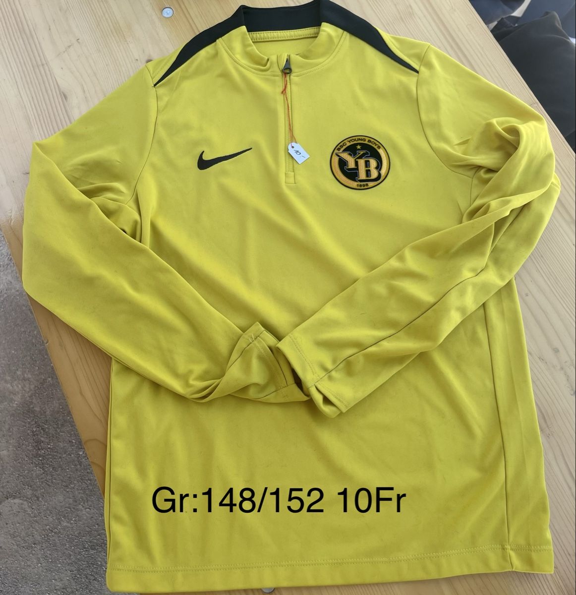 Survêtements: YB Shirt  – D'occasion à Niederrohrdorf par Juliomeli12