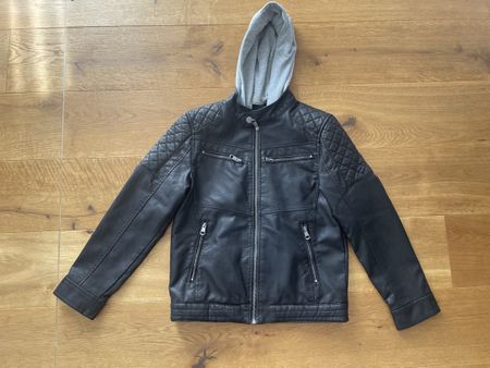 Kunstlederjacke mit abnehmbarer Kapuze - sehr guter Zustand 