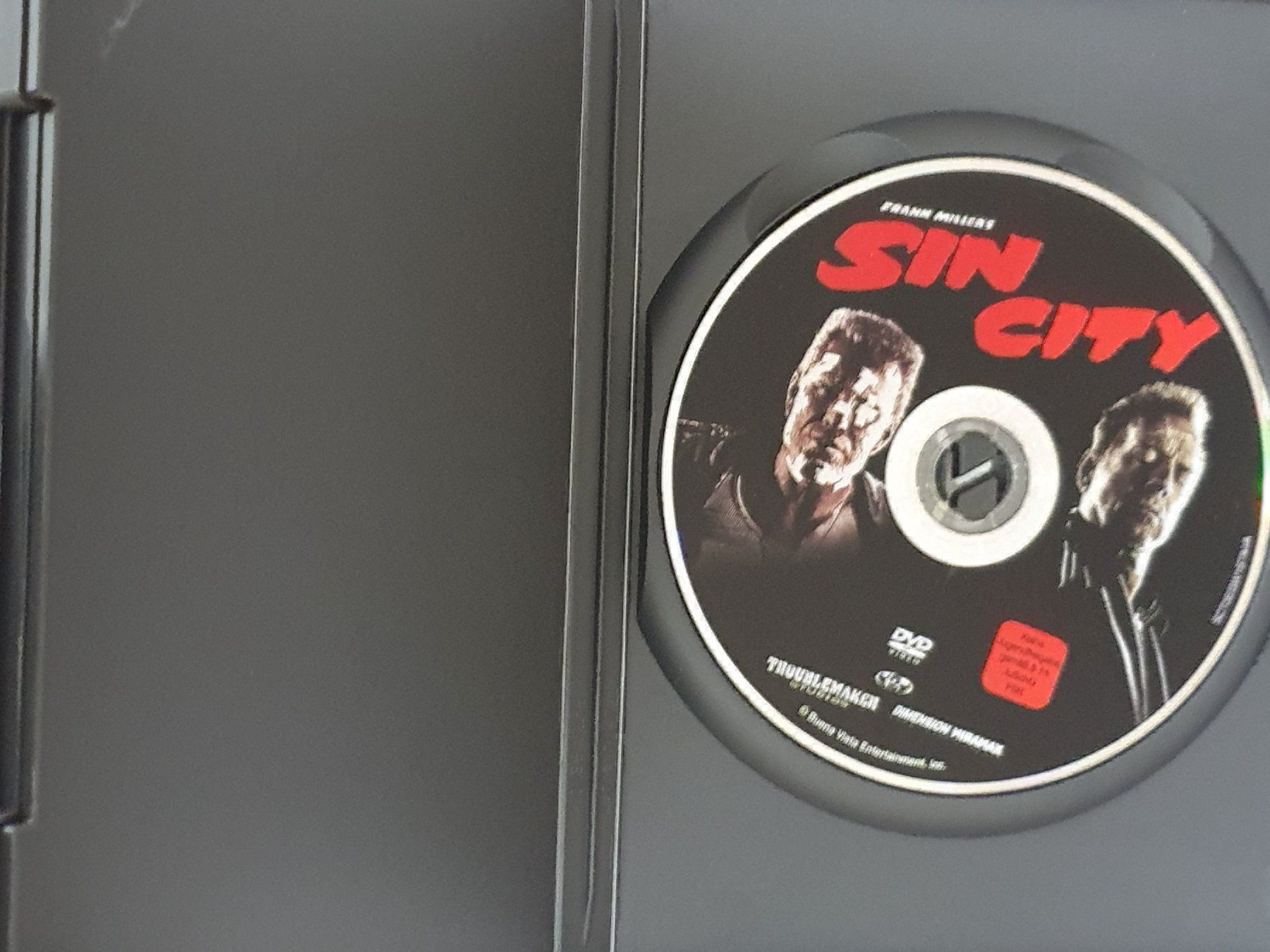 Alle DVDs: Frank Miller's SIN CITY DVD – Gebraucht aus Oberdorf BL von BaldenEagle 1