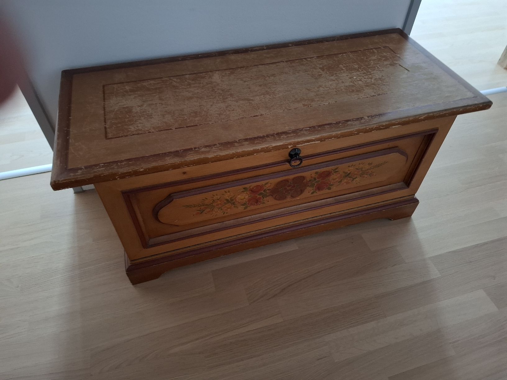 Coffres: Truhe Holz bemalt mit Blumen antik  – D'occasion à Oberhelfenschwil par Buffy1980