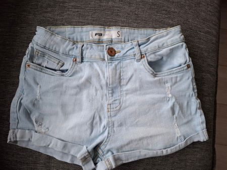 Helle Jeans Shorts, Grösse S, perfekt für den Sommer!