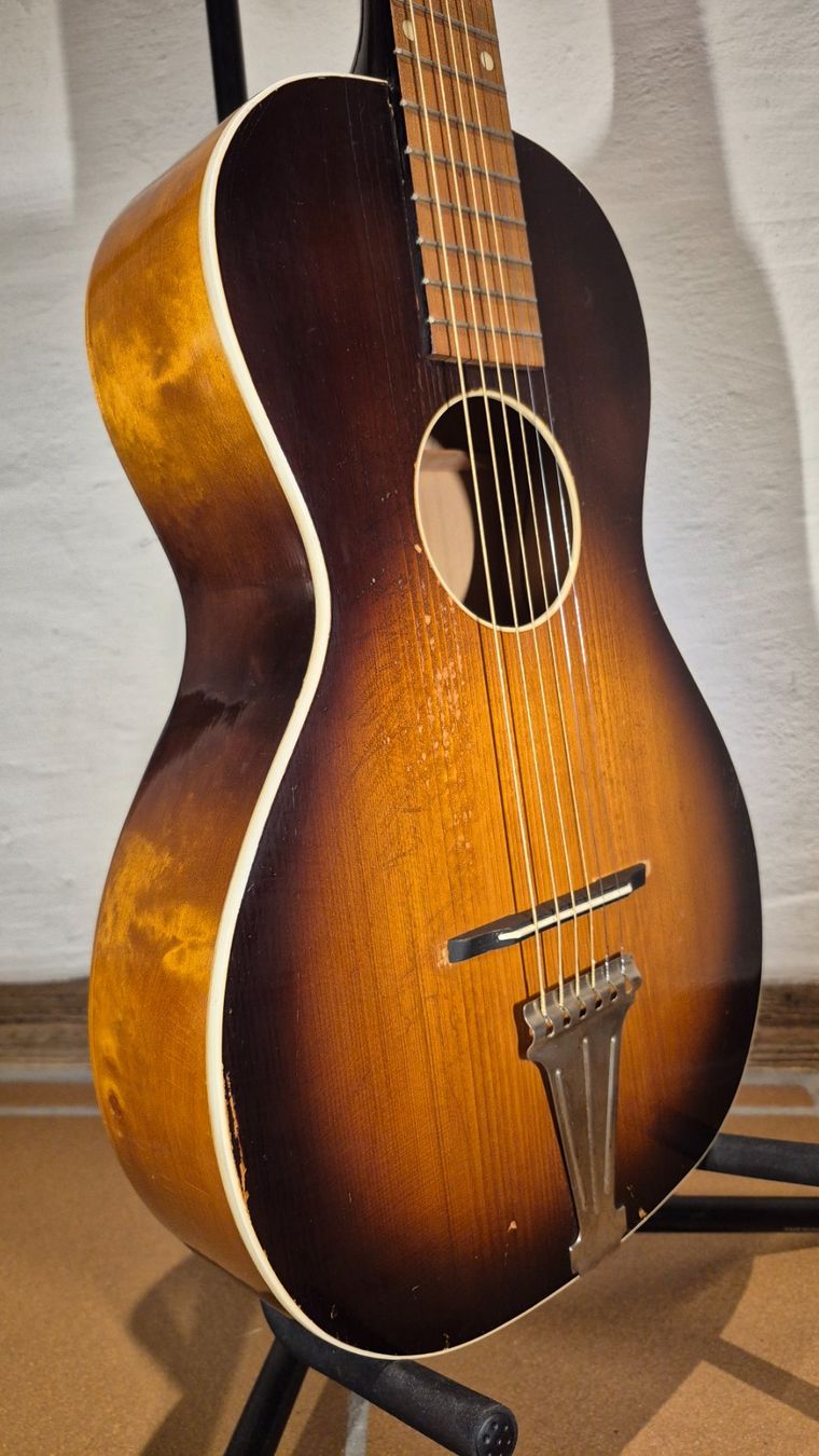 Strumenti musicali: Antike Parlor Gitarre Levin 60 1946 – Usato da Winterthur venduto da NorrSydGuitars 6