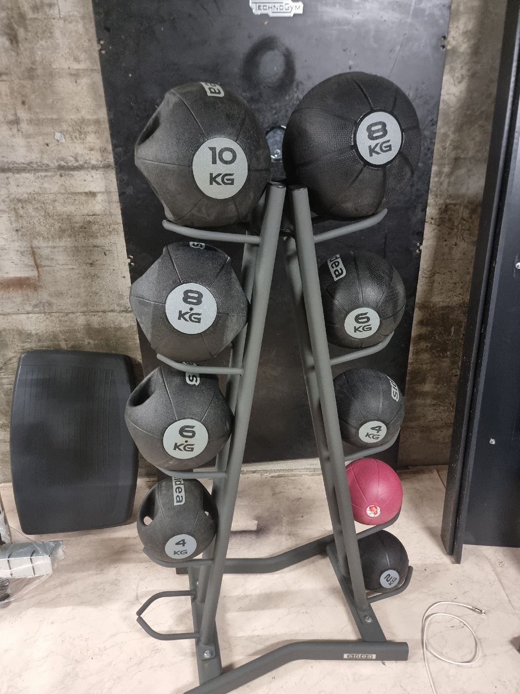 Palloni: Medizinbälle Sidea mit Ständer ball – Usato da Aarau venduto da Aboudx