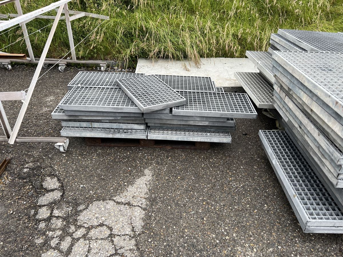 Grilles & Grillages: Schwerlastgitterroste ca 100m2 – D'occasion à Hundwil par panzermech 1