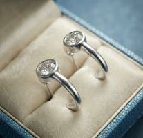 Elegante J-Hoop (halbe Creole) Silber 925 mit Zirkonia - NEU