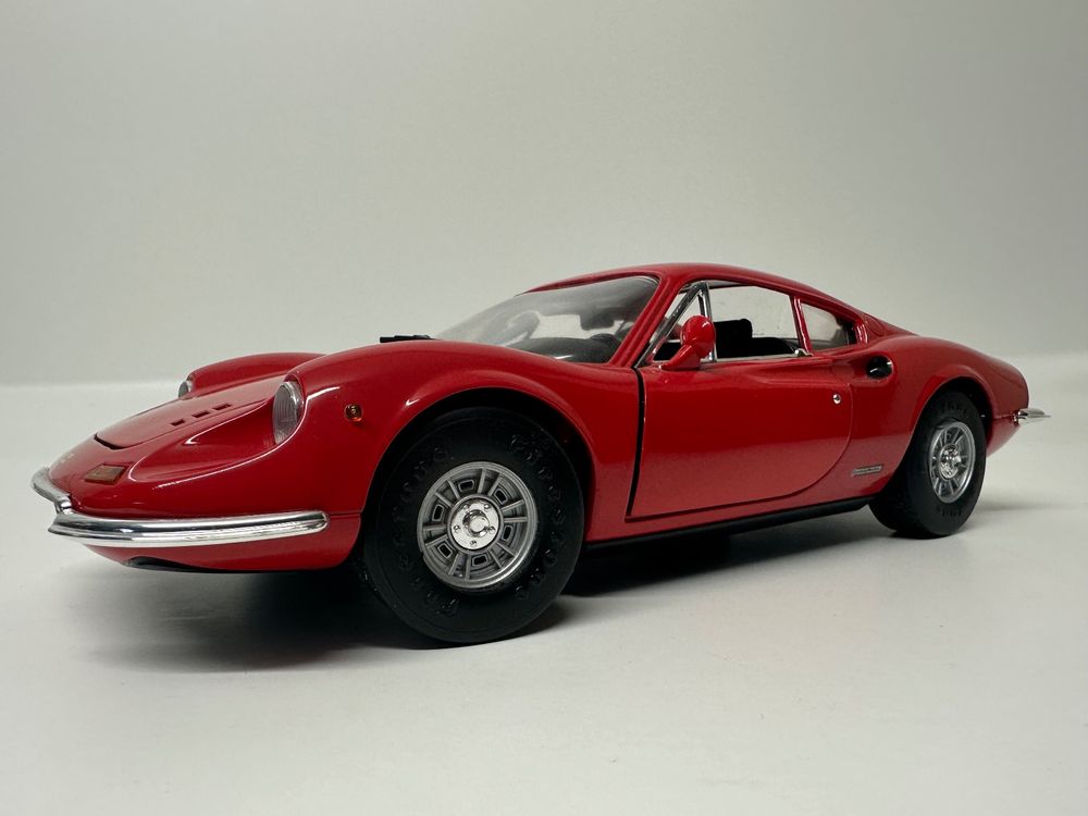 Ferrari Dino 246GT Red Diecast Car échelle 1/18 Anson sans boîte
