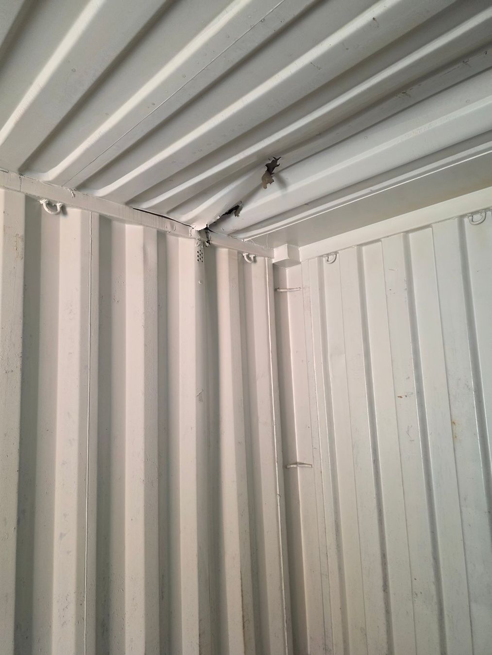Sonstiges für Büro & Gewerbe: 20Fuss Seecontainer / Lagercontainer mit Dachschaden – Defekt aus Zofingen von CLICKENHAUS 6