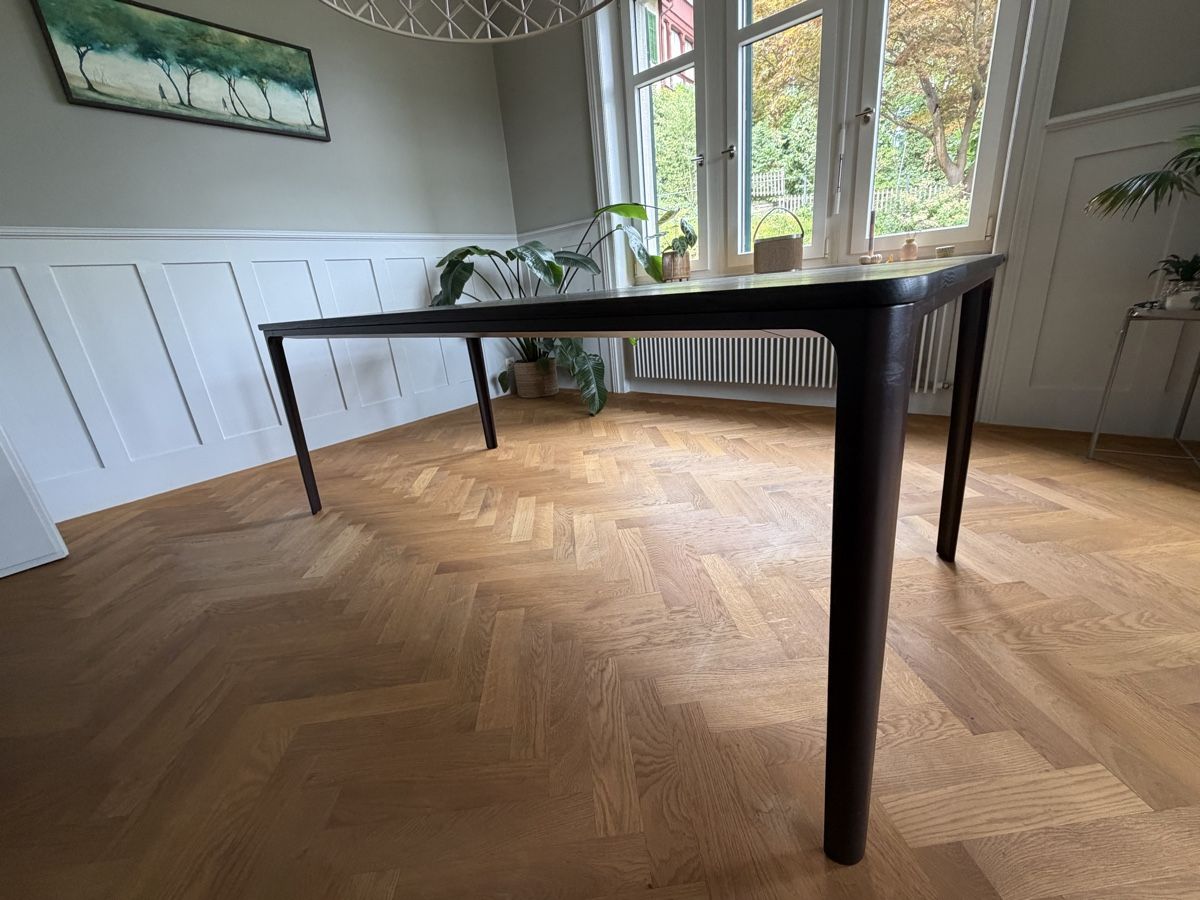 Vitra Tables: Vitra Esstisch Eiche massiv – D'occasion à Winterthur par ur_10 3