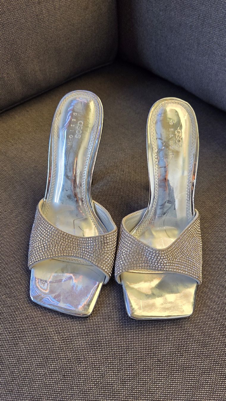 Asos Scarpe da donna: Pantoletten Silber mit Strass Gr. 38 – Usato da Kreuzlingen venduto da MeinKleinesAtelier