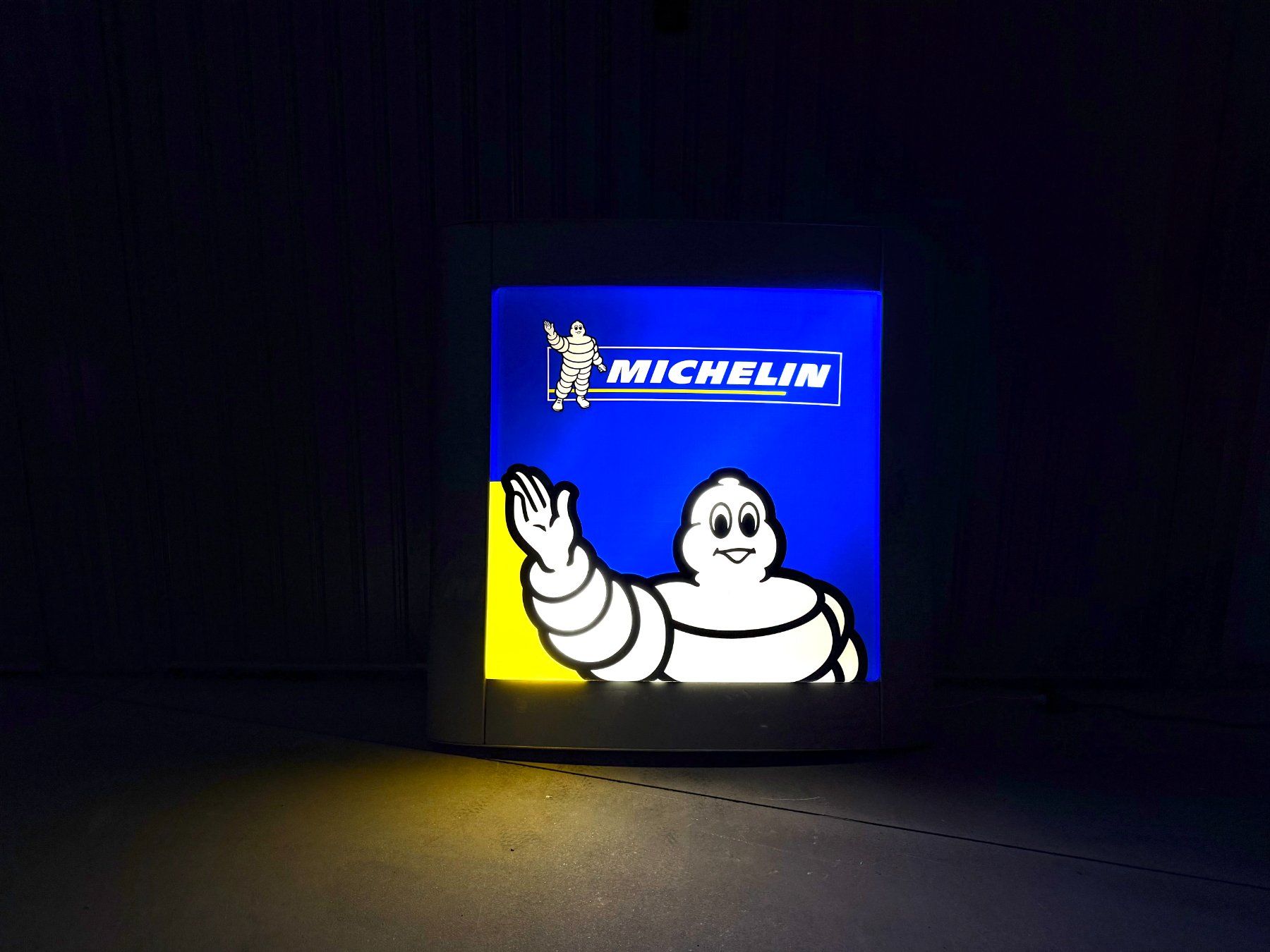 Lampade: Insegna Michelin – Usato da san giovanni teatino venduto da difulvioracing