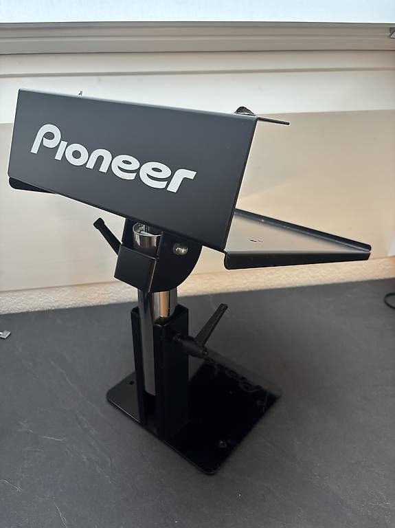 Altro in Decorazioni & Accessori: CDJ Stand / Bracket – Usato da Liebefeld venduto da ste_jkr2