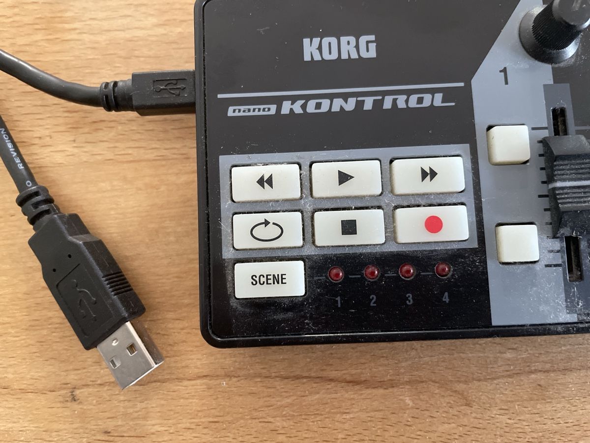 Korg Strumenti musicali: KORG KONTROL Controller mit 9 Fadern gebraucht – Usato da Zürich venduto da feuerstern 1