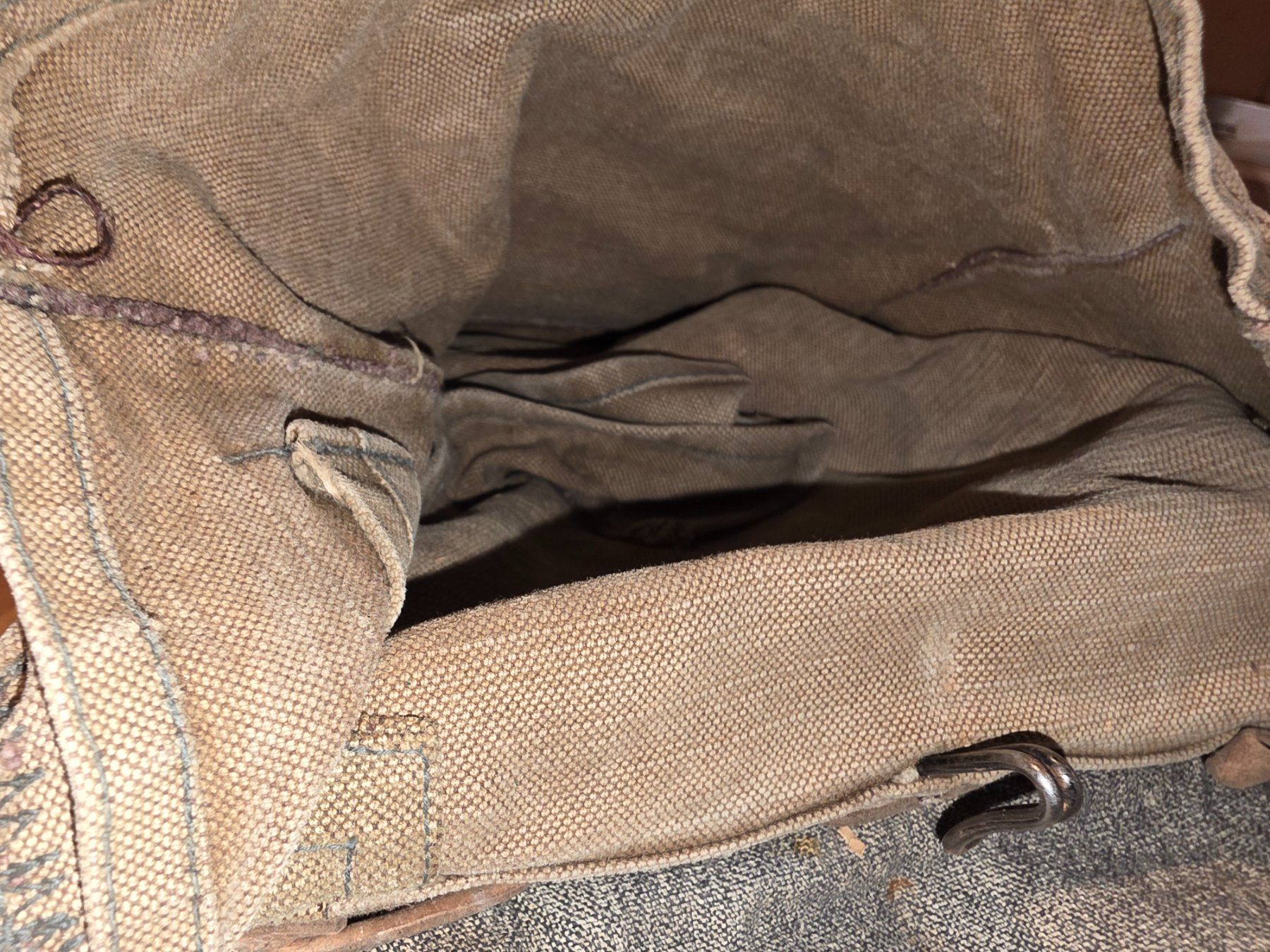 Schweizer Armee Borse: CH Armee Brotsack / Canvas und Leder – Usato da Obermumpf venduto da oiskypoisky 1