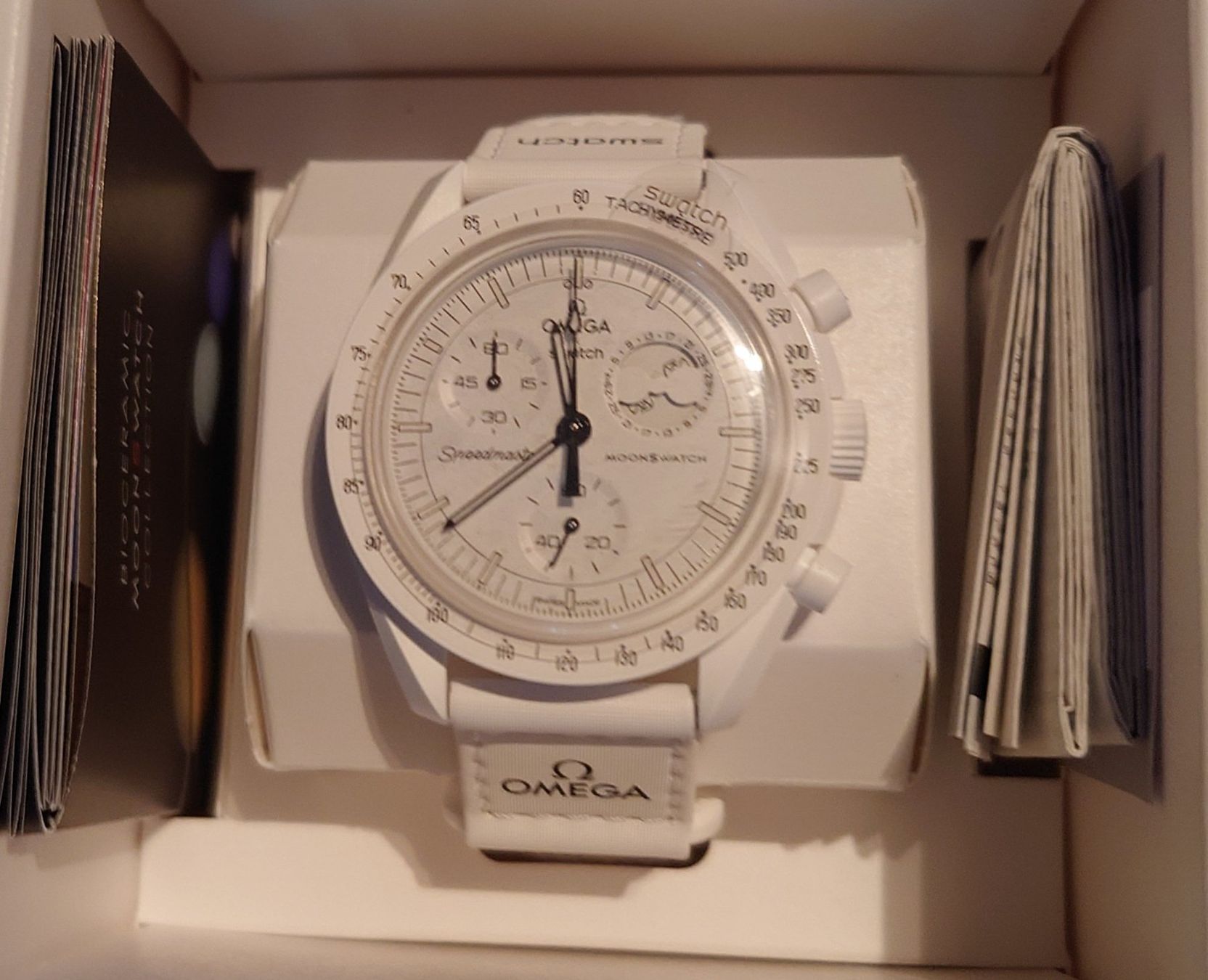 Swatch Orologi: 2X Omega&Swatch Moonswatch Moonphase Snoopy, Black&White – Nuovo e nell'imballaggio originale da Hombrechtikon venduto da Dannii0 2