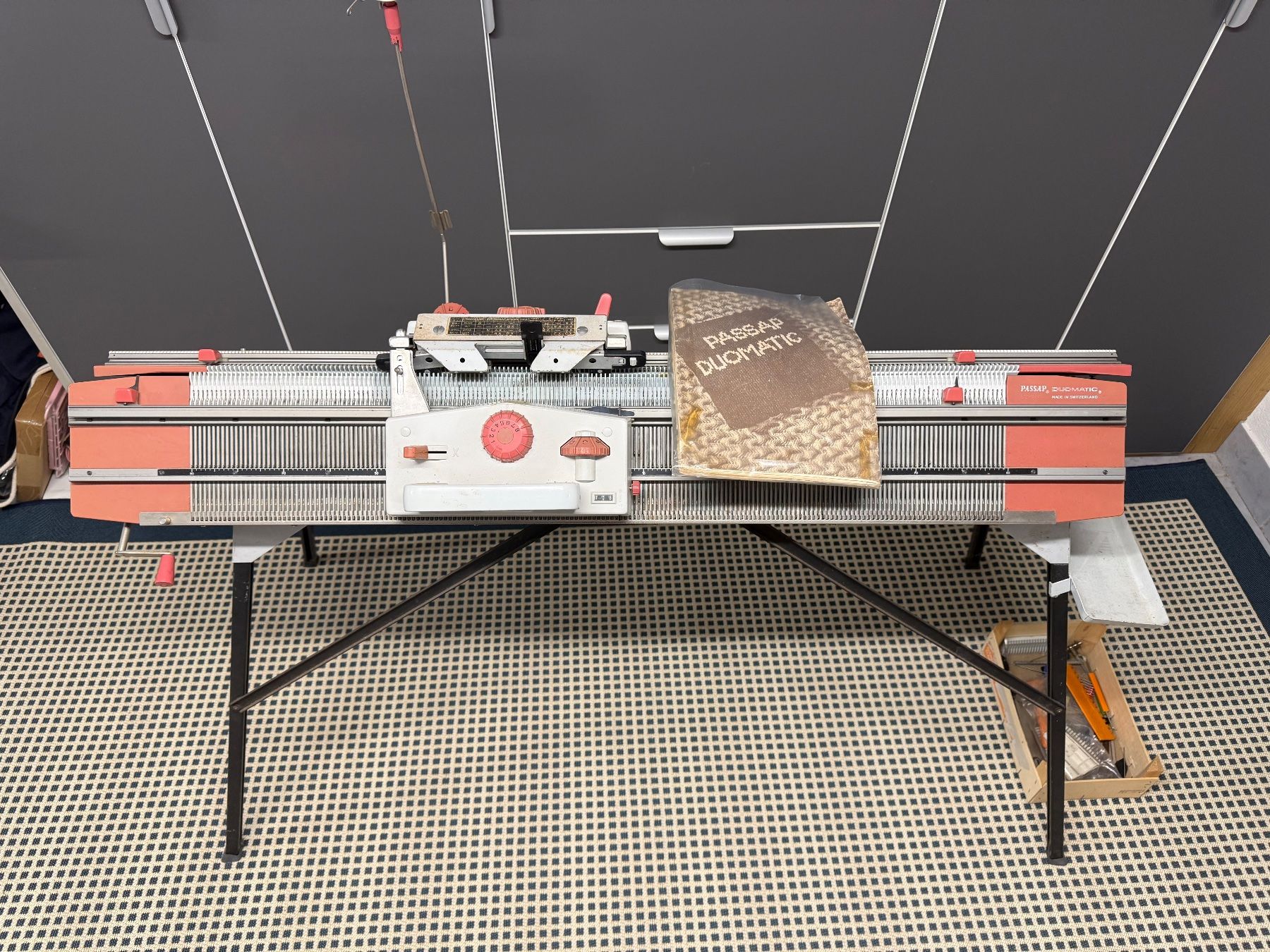 Alle Maschinen: Nostalgische Strickmaschine PASSAP Duomatic – Gebraucht aus Muhen von val_22pn 3